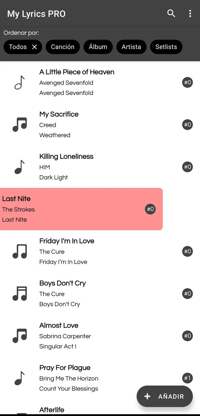 Lista de canciones con una canción deslizada y el fondo de eliminar